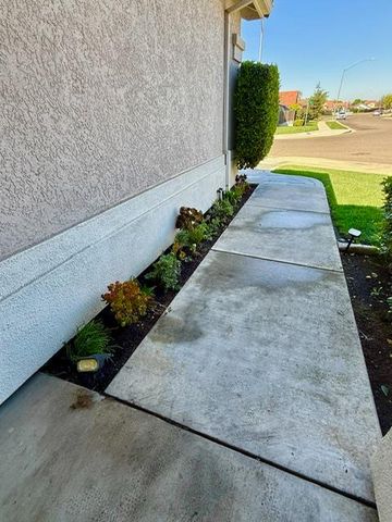 954 Avenida Real, Ceres, CA 95307