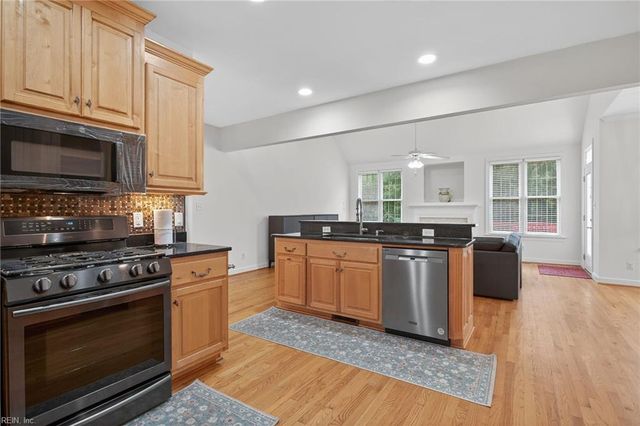 407 Honeysuckle LN, Yorktown, VA 23693