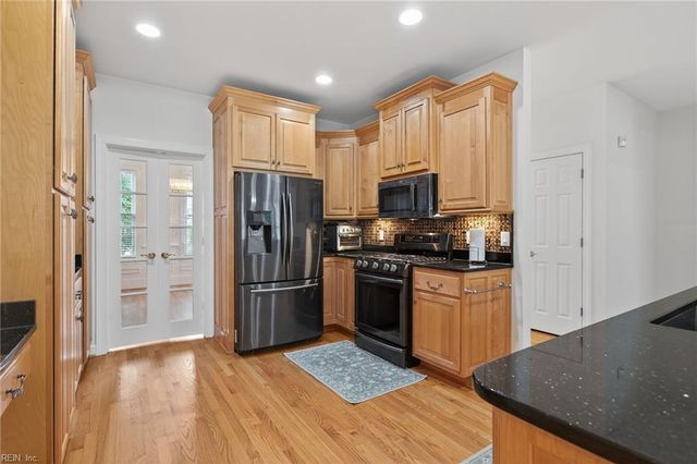 407 Honeysuckle LN, Yorktown, VA 23693