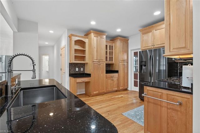 407 Honeysuckle LN, Yorktown, VA 23693