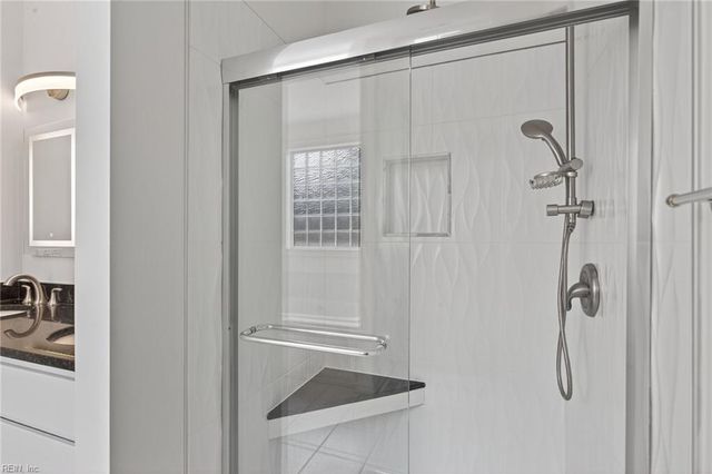 407 Honeysuckle LN, Yorktown, VA 23693