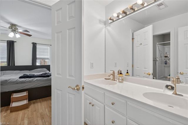 407 Honeysuckle LN, Yorktown, VA 23693