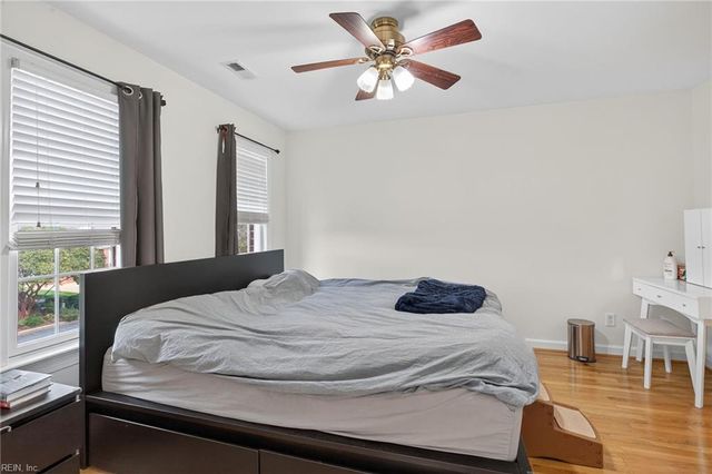 407 Honeysuckle LN, Yorktown, VA 23693