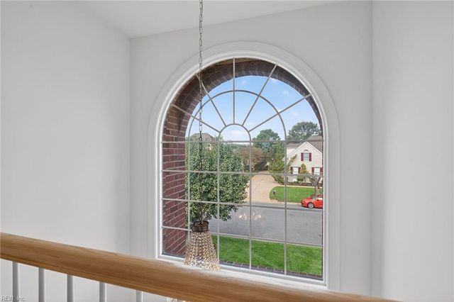 407 Honeysuckle LN, Yorktown, VA 23693