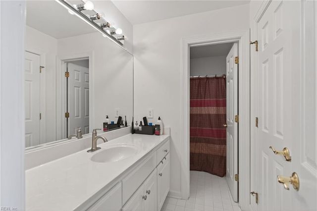 407 Honeysuckle LN, Yorktown, VA 23693
