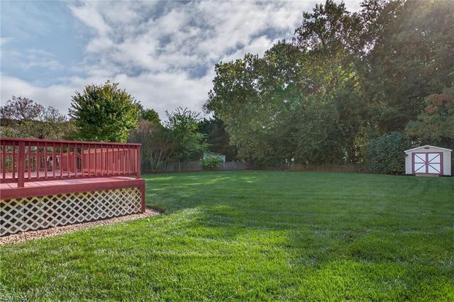 407 Honeysuckle LN, Yorktown, VA 23693