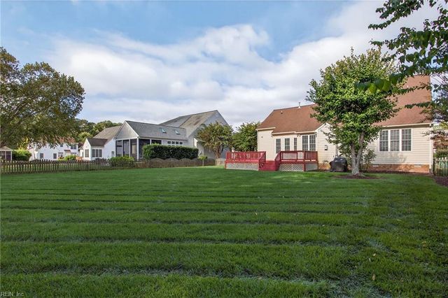407 Honeysuckle LN, Yorktown, VA 23693