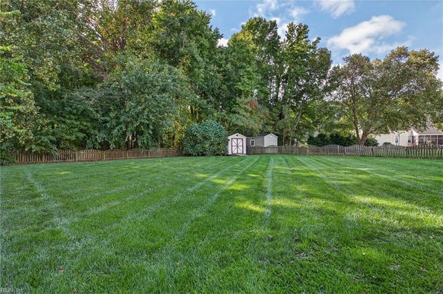 407 Honeysuckle LN, Yorktown, VA 23693