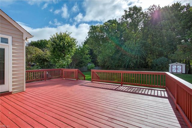407 Honeysuckle LN, Yorktown, VA 23693