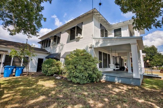 158 E Colorado, La Grange, TX 78945