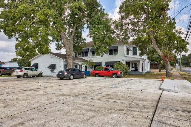 158 E Colorado, La Grange, TX 78945