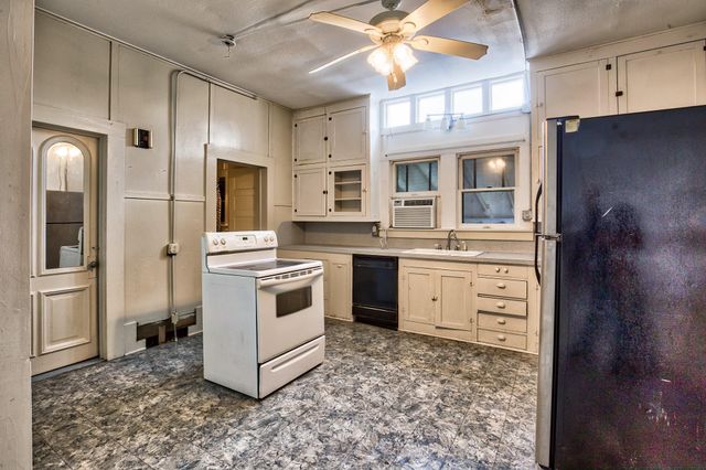 158 E Colorado, La Grange, TX 78945