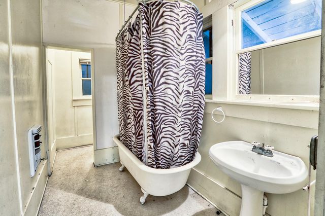 158 E Colorado, La Grange, TX 78945