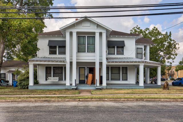 158 E Colorado, La Grange, TX 78945