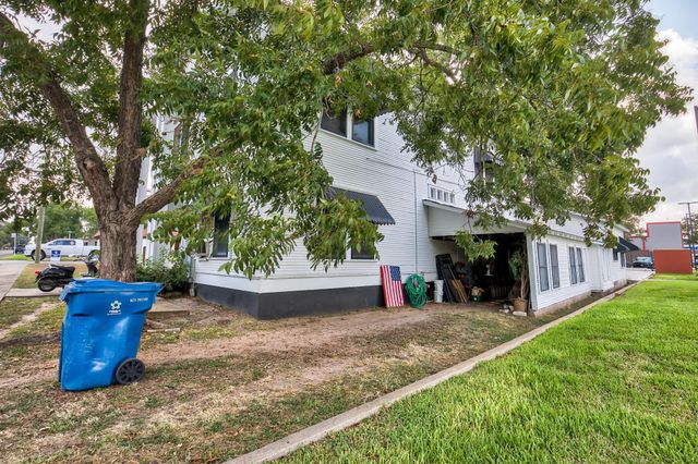 158 E Colorado, La Grange, TX 78945