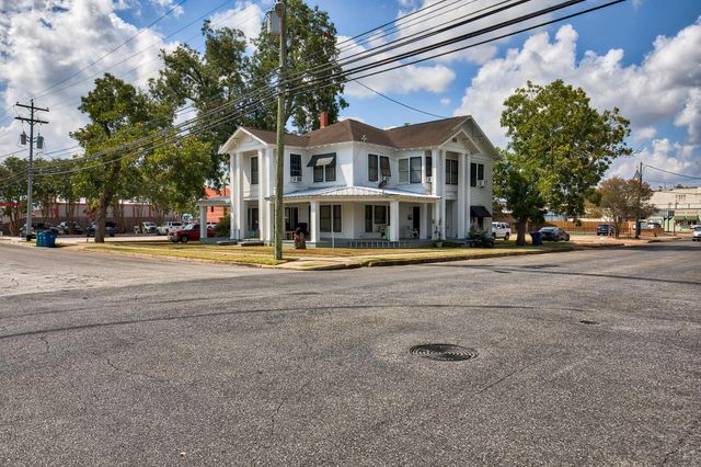 158 E Colorado, La Grange, TX 78945