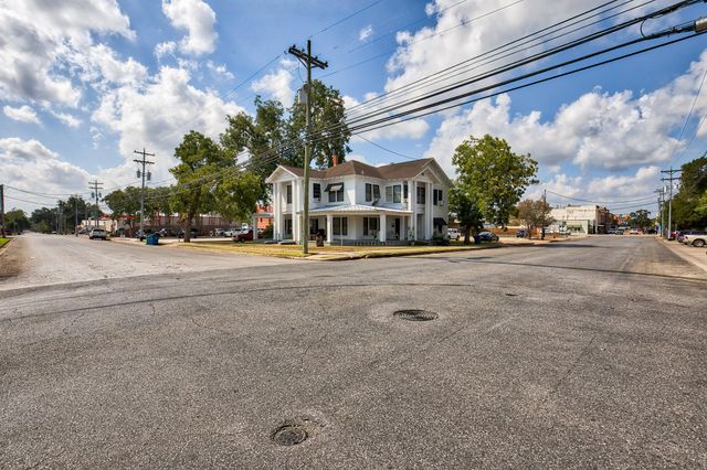 158 E Colorado, La Grange, TX 78945