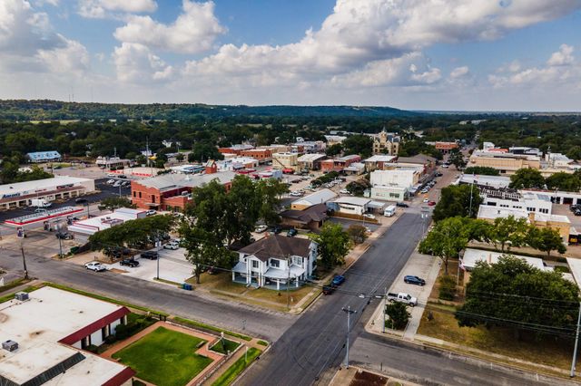 158 E Colorado, La Grange, TX 78945