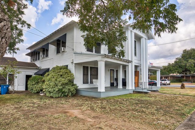 158 E Colorado, La Grange, TX 78945