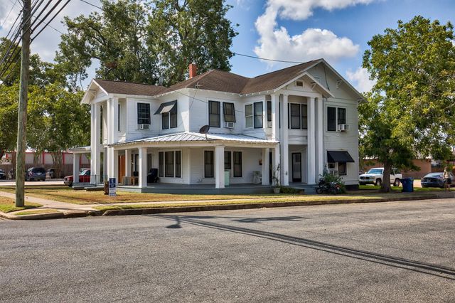 158 E Colorado, La Grange, TX 78945