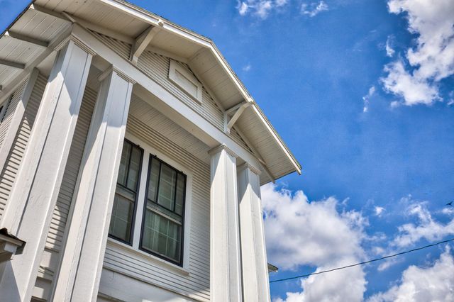 158 E Colorado, La Grange, TX 78945