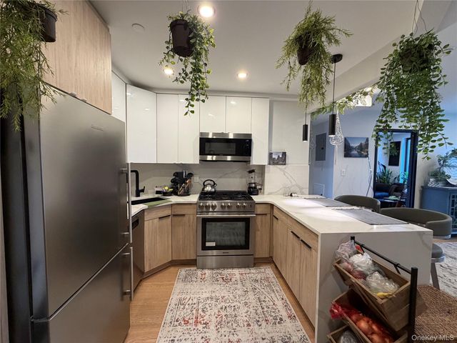 116-17 Grosvenor Lane 3A, Kew Gardens, NY 11418