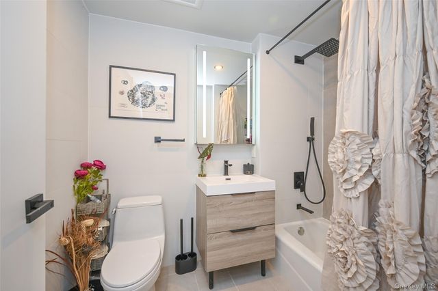 116-17 Grosvenor Lane 3A, Forest Hills, NY 11375