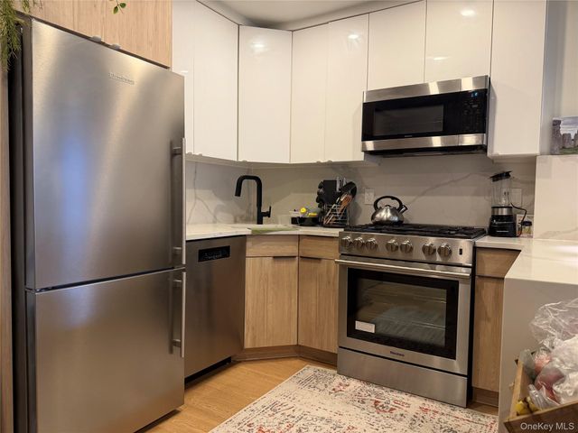 116-17 Grosvenor Lane 3A, Kew Gardens, NY 11418