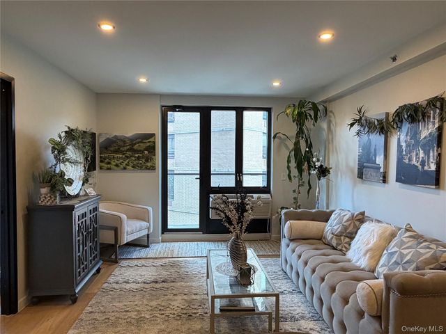 116-17 Grosvenor Lane 3A, Kew Gardens, NY 11418