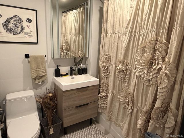 116-17 Grosvenor Lane 3A, Kew Gardens, NY 11418