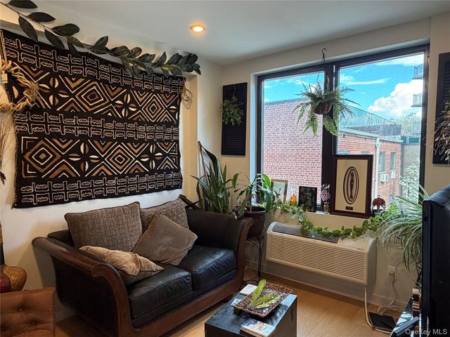 116-17 Grosvenor Lane 3A, Kew Gardens, NY 11418