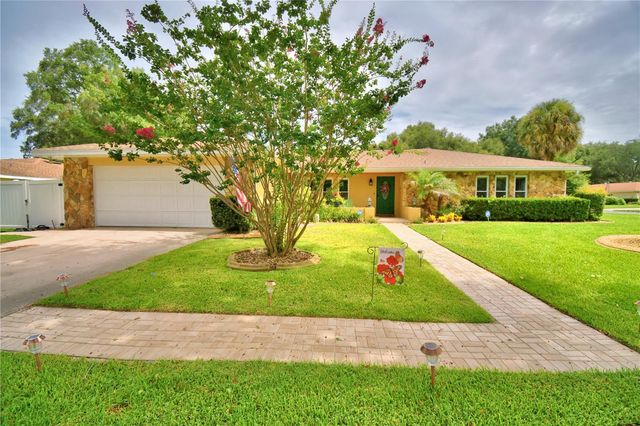 902 CRESTVIEW DRIVE, Auburndale, FL 33823