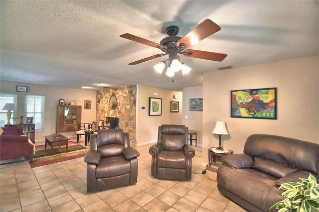 902 CRESTVIEW DRIVE, Auburndale, FL 33823