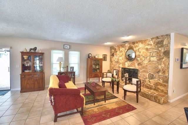 902 CRESTVIEW DRIVE, Auburndale, FL 33823