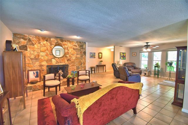 902 CRESTVIEW DRIVE, Auburndale, FL 33823