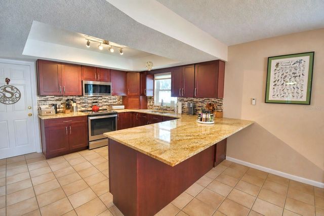 902 CRESTVIEW DRIVE, Auburndale, FL 33823