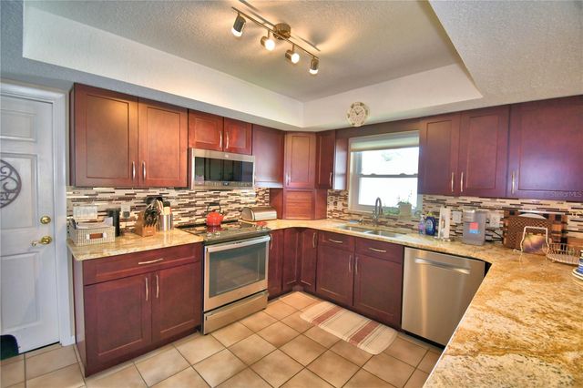 902 CRESTVIEW DRIVE, Auburndale, FL 33823