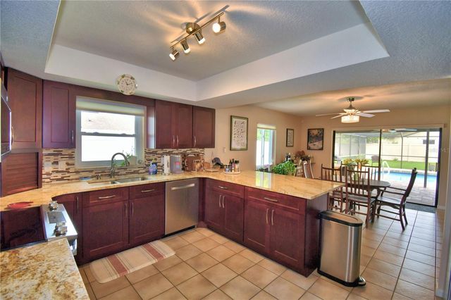 902 CRESTVIEW DRIVE, Auburndale, FL 33823