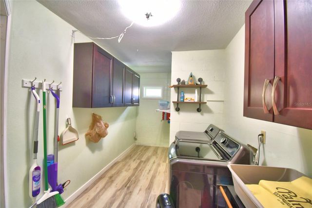 902 CRESTVIEW DRIVE, Auburndale, FL 33823