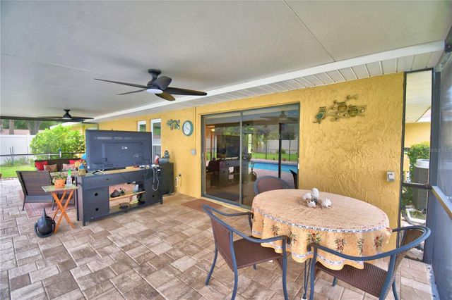902 CRESTVIEW DRIVE, Auburndale, FL 33823