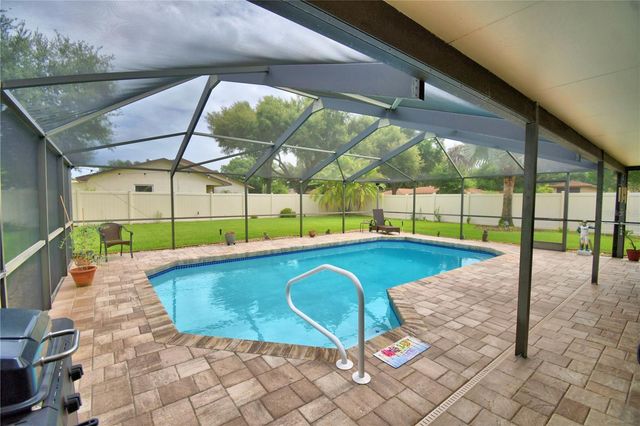 902 CRESTVIEW DRIVE, Auburndale, FL 33823