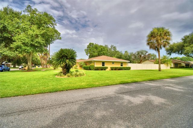 902 CRESTVIEW DRIVE, Auburndale, FL 33823