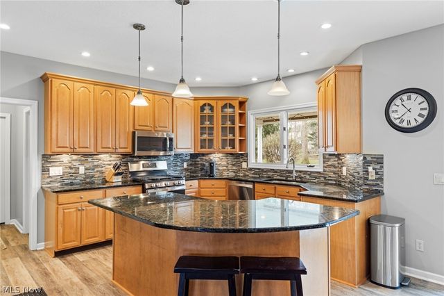 8460 Windsor Way, Broadview Heights, OH 44147