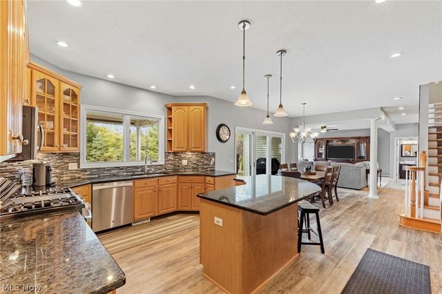 8460 Windsor Way, Broadview Heights, OH 44147