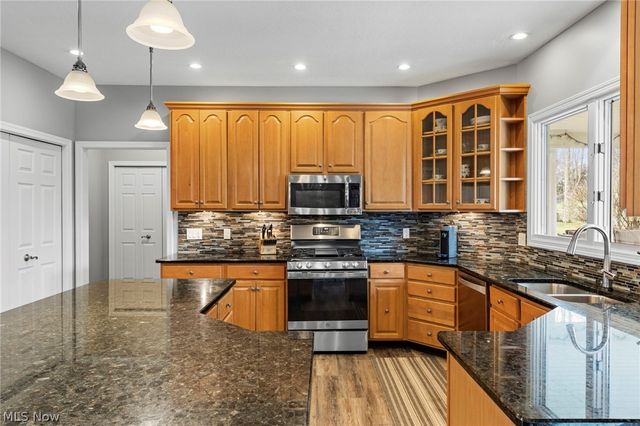 8460 Windsor Way, Broadview Heights, OH 44147