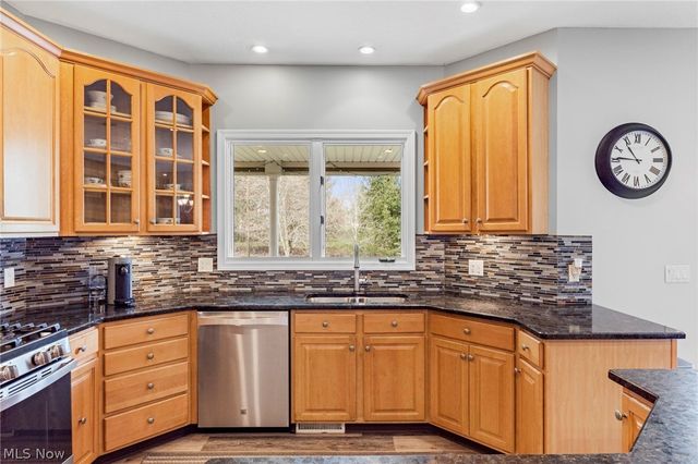 8460 Windsor Way, Broadview Heights, OH 44147