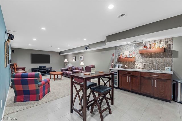 8460 Windsor Way, Broadview Heights, OH 44147