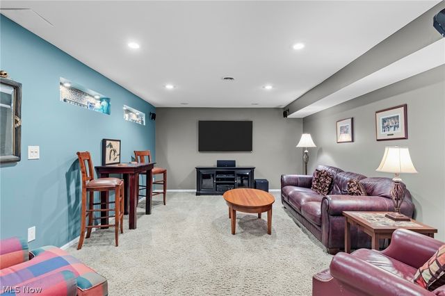 8460 Windsor Way, Broadview Heights, OH 44147