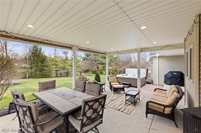 8460 Windsor Way, Broadview Heights, OH 44147