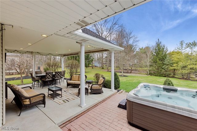 8460 Windsor Way, Broadview Heights, OH 44147